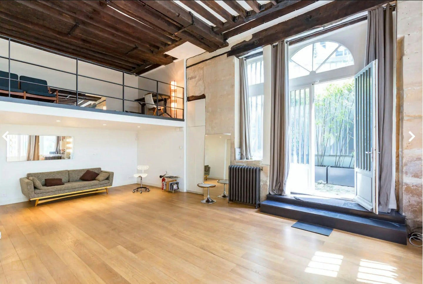 Showroom in Historic Building Near Montorgueil, Paris