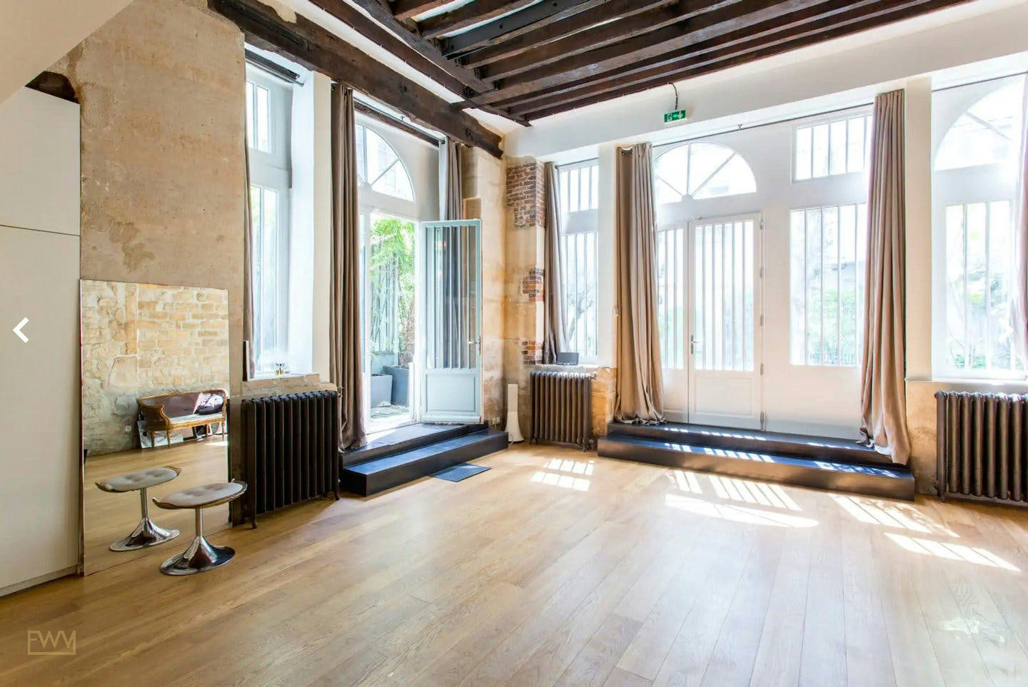 Showroom in Historic Building Near Montorgueil, Paris — 2